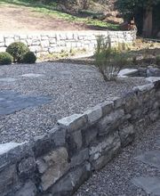 Sitzplätze, Steinarbeiten und Bepflanzungen. Alles aus einer Hand. HjB Garten GmbH