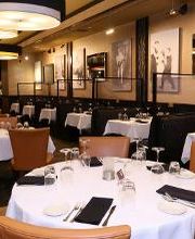 Classic interiors and lively jazz make each Sullivan’s experience unique.