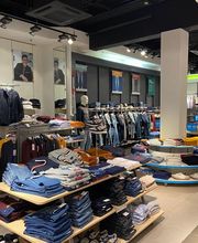 Photo de l'intérieur du magasin Jules Labege