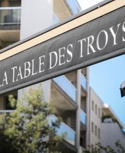 La Table des Troys image 2