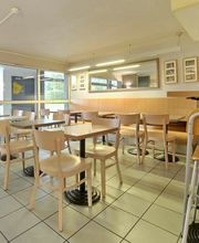 B&B HOTEL Alençon Nord image 10