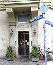 Aussenansicht der Apotheke am Thierschplatz