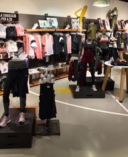Nike Store Diagonal imagen 14