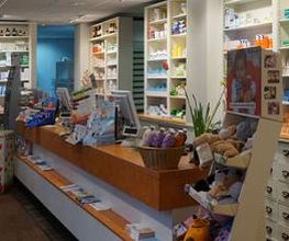 Innenansicht der Apotheke in Nikolassee, Berlin