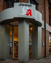 Aussenansicht der Josef-Apotheke