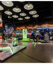 Nike Store La Defense image 11