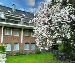 Gartenbereich und Rückansicht des Boutique Hotel Rosengarten Hamburg