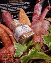 Im Online-Shop der Metzgerei Gränitz erwartet Sie eine vielfältige Auswahl an Genuss-Paketen für jeden Geschmack. Ob saftige Grillpakete für den nächsten BBQ-Abend, abwechslungsreiche Fleischpakete für die Vorratsküche oder deftige Wurstpakete mit hausgemachten Spezialitäten – jedes Paket steht für Qualität, Frische und echten Genuss. Besonders beliebt sind unsere Bratwurstpakete mit handgedrehten Bratwürsten aus eigener Herstellung sowie die exklusiven Steak Probierpakete, in denen Sie verschiedene Premium-Cuts wie Entrecote, Rumpsteak, Flank Steak oder Bavette entdecken können. Alle Produkte stammen aus unserer Fleischerei in Chemnitz, werden frisch zugeschnitten, sorgfältig vakuumverpackt und direkt zu Ihnen nach Hause geliefert – für authentischen Fleischgenuss vom Metzger Ihres Vertrauens.