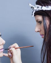 Justine makeup mode image 1