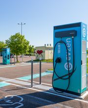 EVzen Station de recharge Tonnere - Weldom - Super U