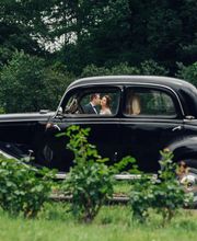 Genauso wie der Citroen sind der Mercedes 170 und der BMW Barockengel (nächstes Foto) mit ihren geschwungenen Kotflügeln gefragte Hochzeitsautos. Zu mieten von Frankfurt bis Stuttgart und München.