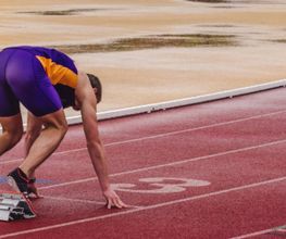 Sporthypnose und Mentaltraining in Bern: Dr. med. Fatimah Saehrendt unterstützt Athletinnen und Athleten dabei, im entscheidenden Moment voll fokussiert zu sein. Durch gezielte Trancetechniken und mentale Visualisierung lassen sich Wettkampfdruck reduzieren, Bewegungsabläufe optimieren, Leistungsblockaden lösen und persönliche Höchstleistungen punktgenau abrufen.
