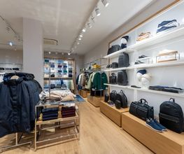 Tommy Hilfiger image 3