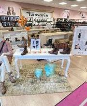 Kern Schuhe Krumbach innen. Schuhe für die ganze Familie zu bezahlbaren Preisen: Damenschuhe, Herrenschuhe und Kinderschuhe ergänz durch tolle Handtaschen und passende Accessoires. Wir freuen uns auf Ihren Besuch!