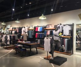 Nike Store Diagonal imagen 6