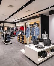 Calvin Klein Outlet immagine 3