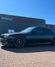 BMW E38 foliert in Black Green