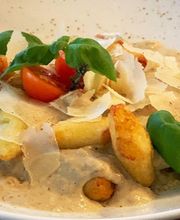 Hausgemachte Pasta - immer frisch in Wangen
Für Ihr Dinner in Wangen bereiten wir gerne unsere hausgemachte Pasta mit hochwertigen Produkte zu! Die Frische auf dem Teller bereitet uns immer eine besondere Freude!