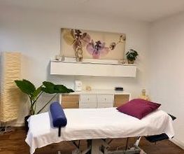 TCM Fabienne Vacheresse / Massage / Akupunktur / Schröpfen / Dry Needling / Faszientherapie Bild 2