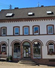 Aussenansicht der Hummel-Apotheke