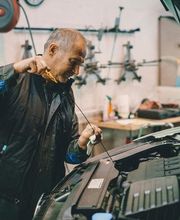 Unser Werkstattchef weiss immer Rat. Sein knowhow ist riesieg! Othmar Schwizer am Werk.