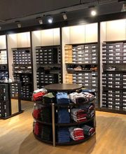Tommy Hilfiger Outlet image 3