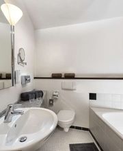 Guest room bath