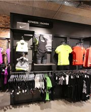 hinten-rechts-damen-training-adidas-nike-intersport-stähle-bad-säckingen