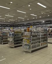 intérieur-de-la-pharmacie-sun-store-collombey