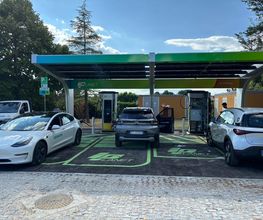 IPLANET Ricarica in sicurezza in modalità ultra fast per tutti i veicoli elettrici.