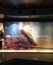 Nike Store Diagonal imagen 2