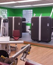 Objektbetreuung: Erweiterung einer Trainingsfläche mit Einbau eines Podest für Zirkeltraining.