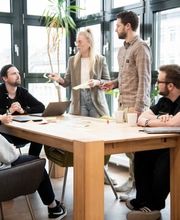 Ströer Online Marketing Kollegen am Arbeitsplatz