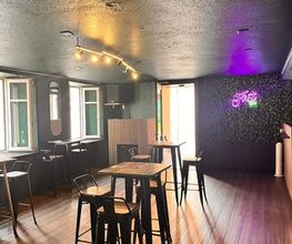First Bar Bild 3