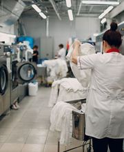 Textilreinigung am Bahnhof Bild 1