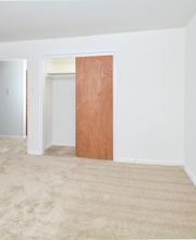Knollwood Apartments image 17