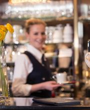 Cafe im Maritim Hotel Stuttgart. Das Café ist täglich von 9:00 -23:00 Uhr für Sie geöffnet (Stand August 2024). Bitte informieren Sie sich auf unserer Homepage über die aktuellen Öffnungszeiten.