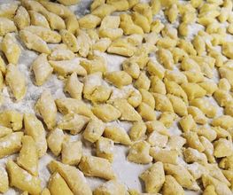 Hausgemachte Pasta - immer frisch in Wangen
Für Ihr Abendessen in Wangen bereiten wir in unserem Restaurant die Pasta immer frisch zu. Gnocchi hausgemacht mit einer feinen Soße ist einfach ein Highlight.