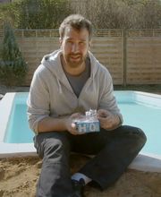 JOU Pool zum Selbstbauen mit Wasser befüllt.