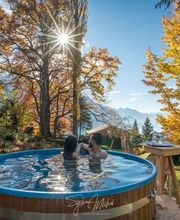 Hotpot kaufen oder ein Badefass mieten, das Romantikbad für den Garten, günstig kaufen oder ein Produkt aus Schweizer Lärche oder Red Cedar aus Kanada in bester Qualität vom Schreiner, swissmade oder aus Finland, grosse Auswahl in unserem Showroom zum