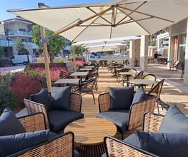 La Riviera image 14