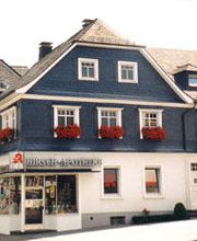 Aussenansicht der Hirsch-Apotheke