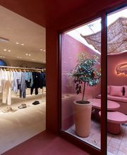 Lacoste Saint Tropez image 5