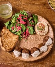 Falafel casero con salsa tahini