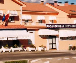 hostal-restaurante-piquio-fachada-01.jpg