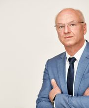 Inhaber Willibald Wenzl - Team - AXA Versicherung Willibald Wenzl in Regen