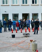 Lehrgang-zum-Brandschutzhelfer.de  Brandschutzhelfer Ausbildung mit Berufsfeuerwehrmännern Bild 11