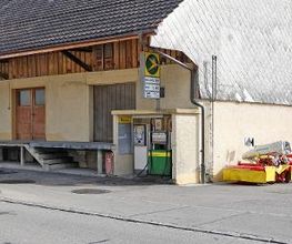 AGROLA Tankstelle Hagenbuch, Zürich - eine Tanksäule mit Zahlterminal