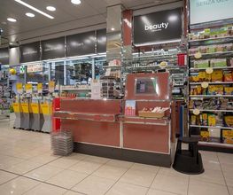 cassiere-farmacia-sun-store-lugano-peri