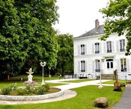 Logis Hostellerie le Châtel image 4